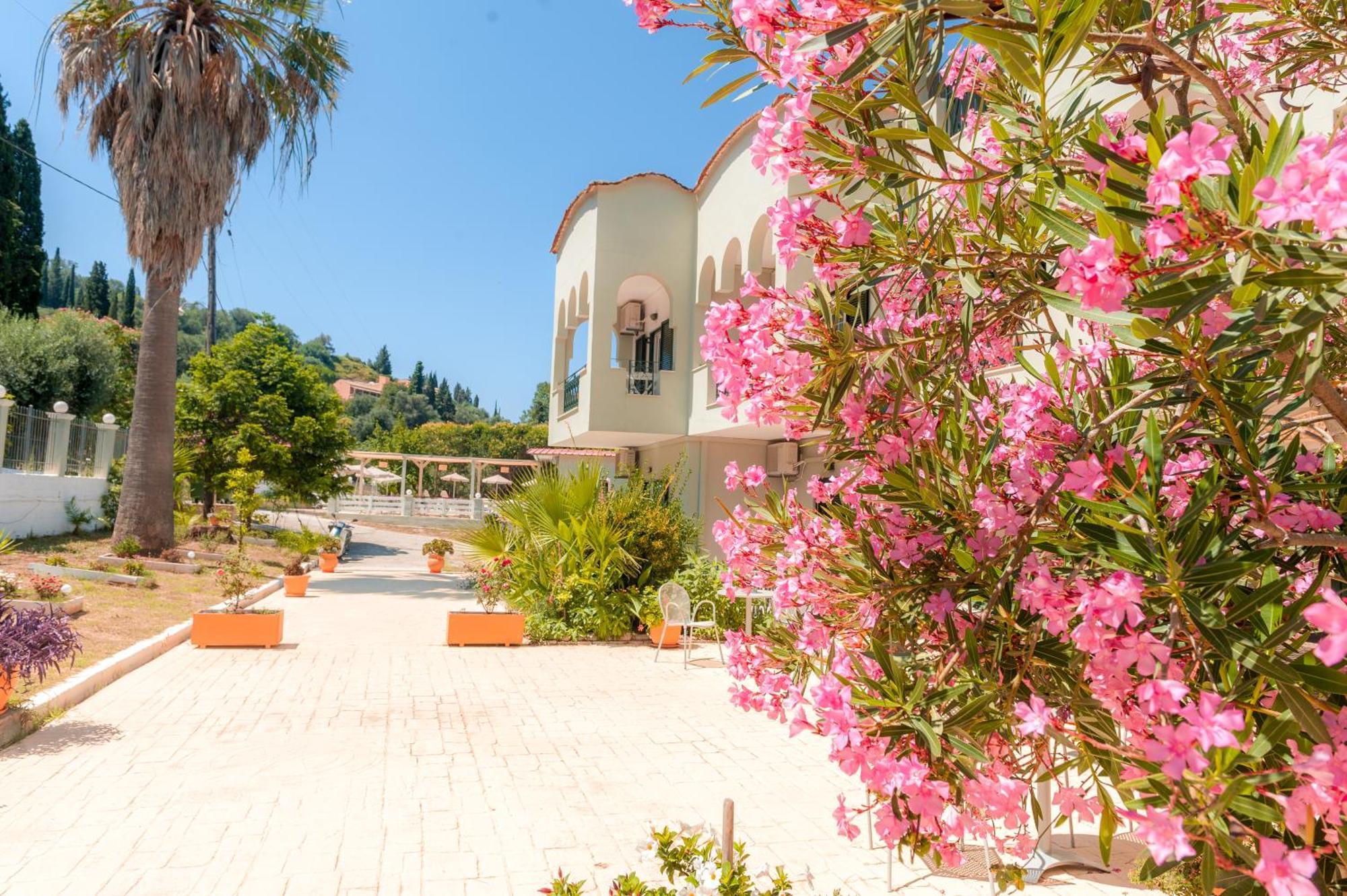 Vassilis Paradise Garden Aparthotel Agios Georgios Pagon Esterno foto